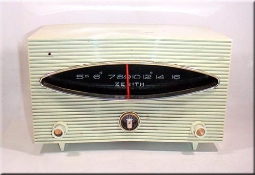 ZENITH MODEL 6Z05 AM RADIO