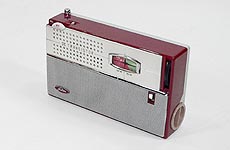 TOSHIBA MODEL 8TM-373S MW/SW 2BAND RADIO