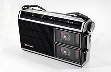 HITACHI MODEL KH-1046 FM/AM 2BAND RADIO