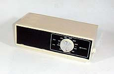 TRIUMPH MODEL 77 FM/AM 2BAND RADIO