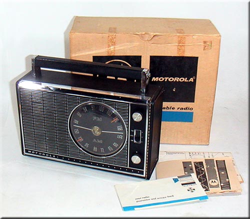 MOTOROLA TRANSISTOR RADIO MODEL TP 71BE